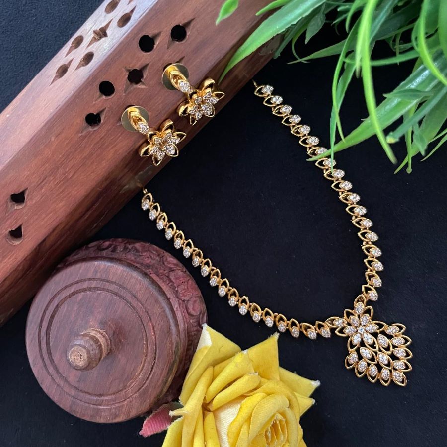 STONE PATTERN LEAFY NECKLACE