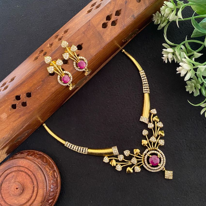 VICTORIAN RUBY LEAFY  CHOKAR 