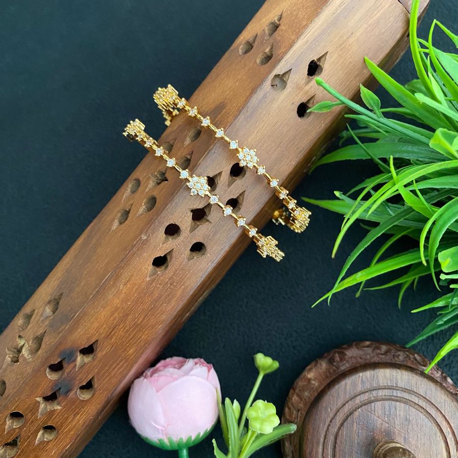 DIAMOND REPLICA FLORAL WHITE STONE BANGLE